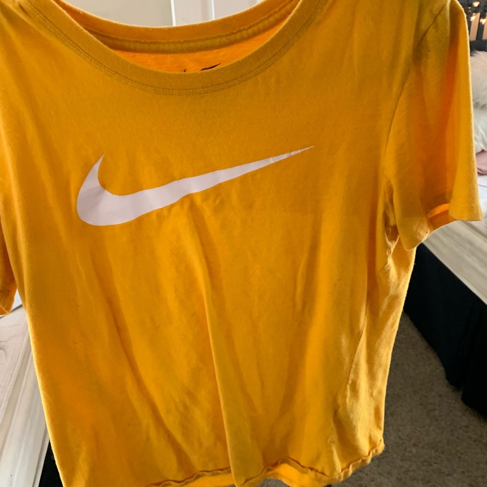 Yellow Nike t shirt!!